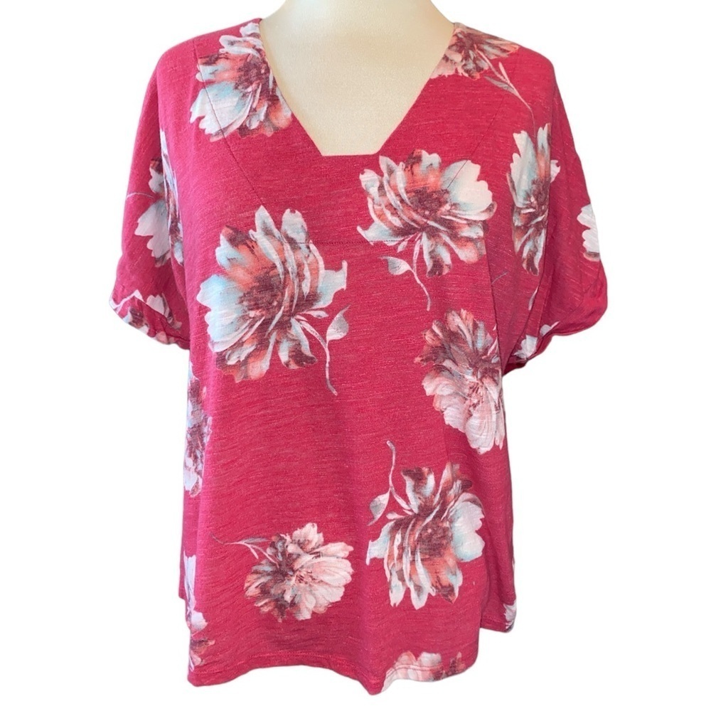 Maurices 24/7 top short sleeve deep neckline cuffed short sleeves floral Sz S